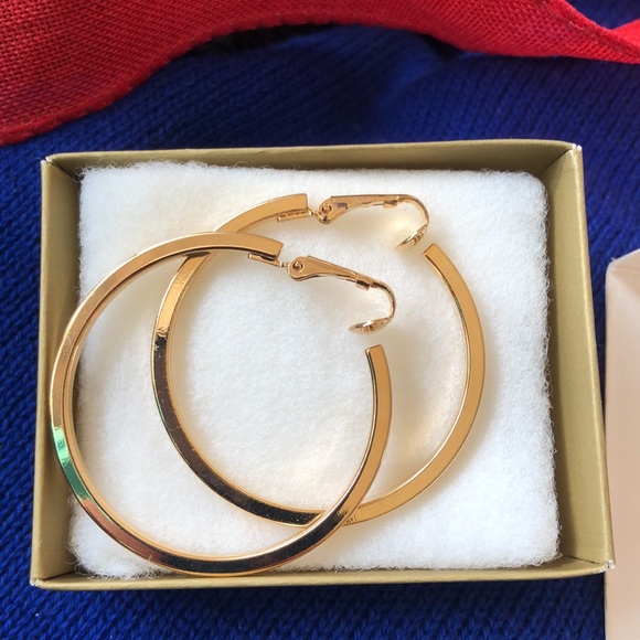 NWT vintage Avon clip Great Hoops earrings gold tone - Picture 1 of 9